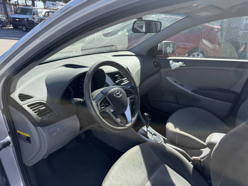 2012 Hyundai Accent GLS