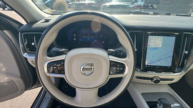 2024 Volvo S60 B5 Plus Dark Theme