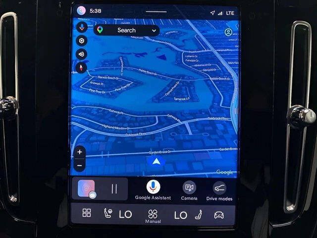 2025 Volvo XC40 B5 Plus Bright Theme