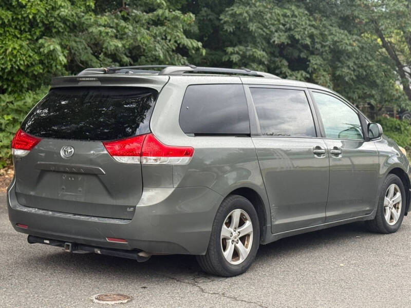 2012 Toyota Sienna LE 8-Passenger