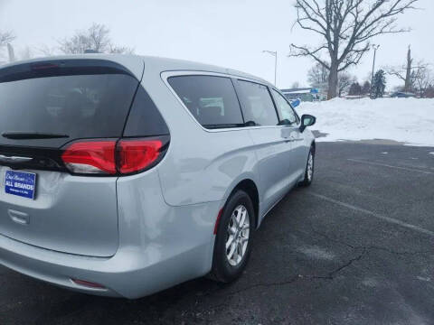 2024 Chrysler Voyager LX