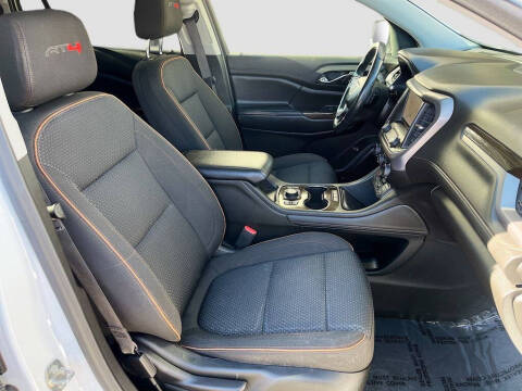 2023 GMC Acadia AT4
