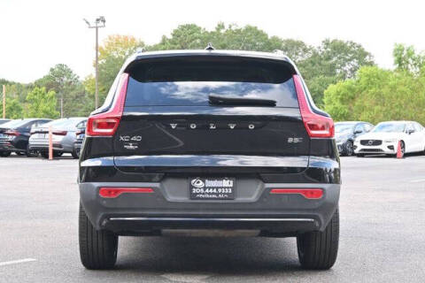 2025 Volvo XC40 B5 Plus Dark Theme