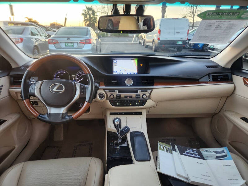 2013 Lexus ES 300h