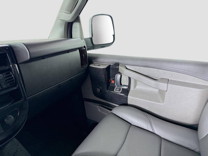 2025 GMC Savana 2500