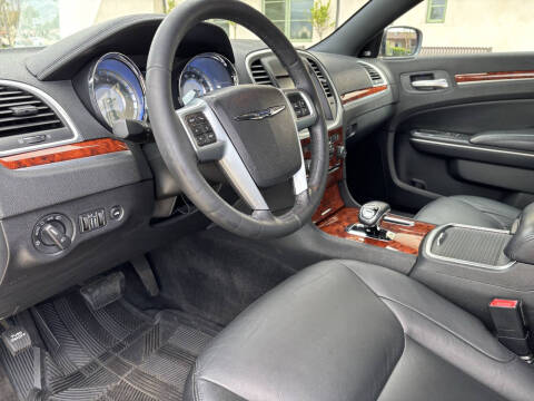 2012 Chrysler 300 Limited