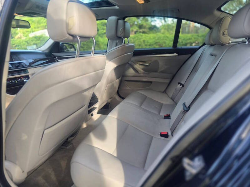 2011 BMW 5 Series 528i