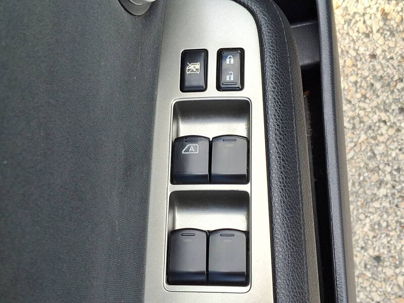 2012 Nissan Versa 1.8 S