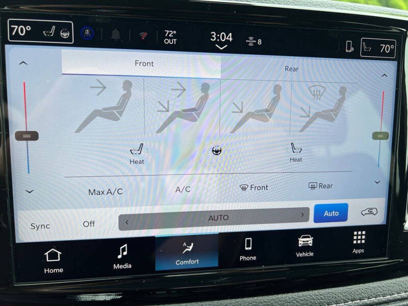2027 Chrysler Pacifica Select