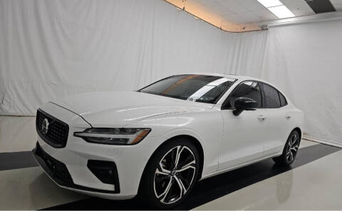 2024 Volvo S60 B5 Plus Dark Theme