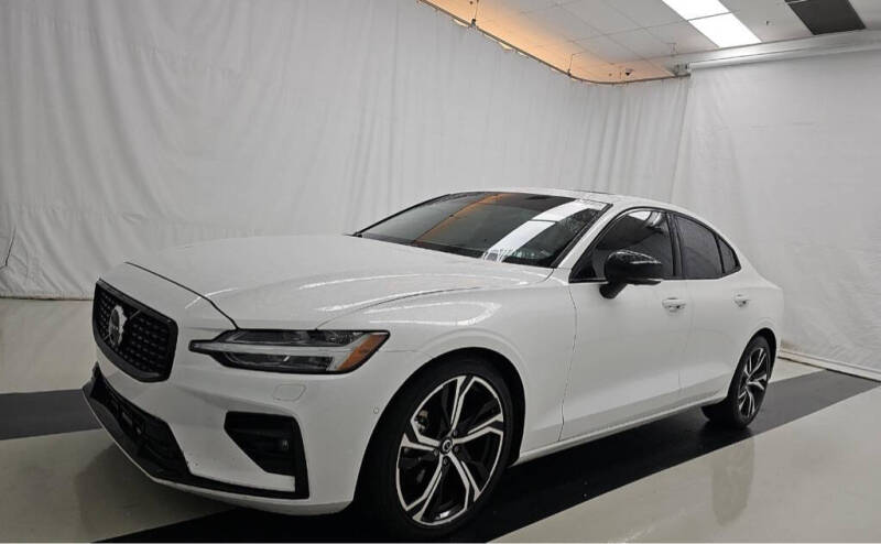 2024 Volvo S60 B5 Plus Dark Theme