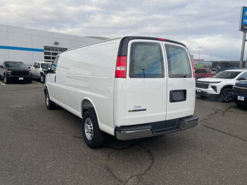 2025 Chevrolet Express 3500