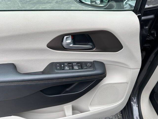 2017 Chrysler Pacifica Touring-L
