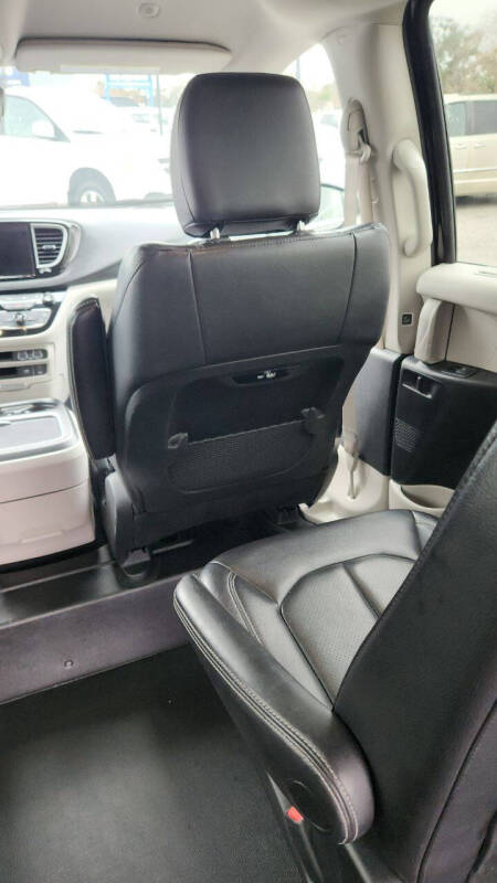 2022 Chrysler Pacifica Touring L