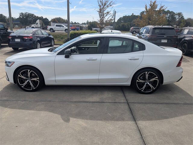 2024 Volvo S60 B5 Plus Dark Theme