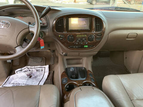 2004 Toyota Sequoia SR5