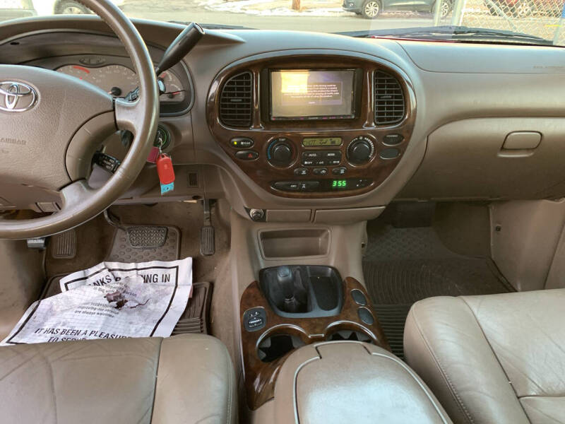 2004 Toyota Sequoia SR5