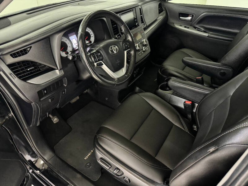 2018 Toyota Sienna SE Premium 8-Passenger