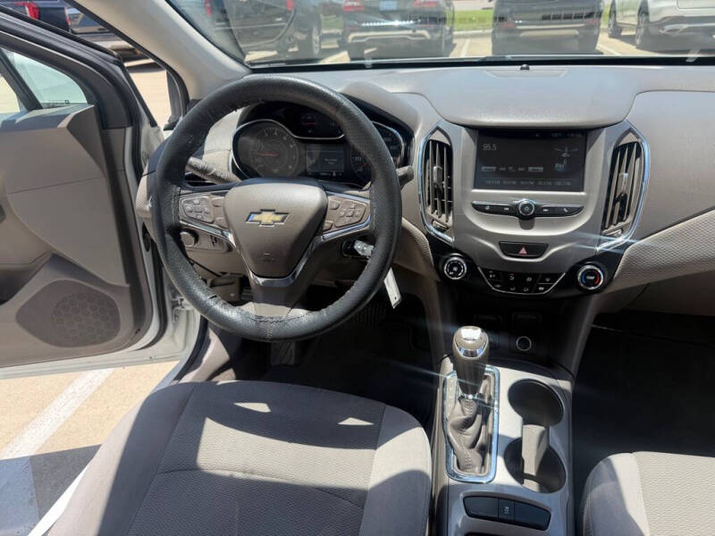 2017 Chevrolet Cruze LT Auto