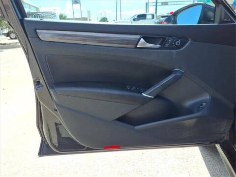 2022 Volkswagen Passat R-Line