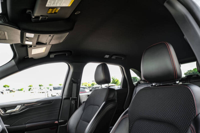 2025 Ford Escape ST-Line Select