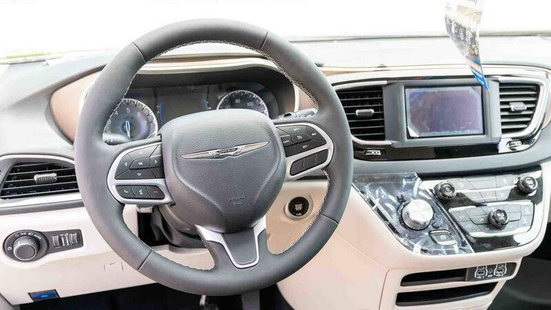 2022 Chrysler Voyager LX