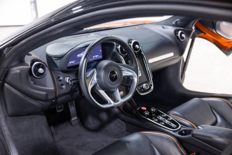 2023 McLaren GT