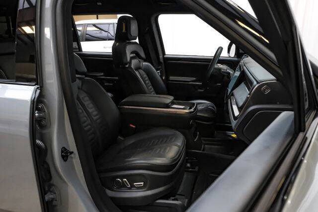 2025 Rivian R1S