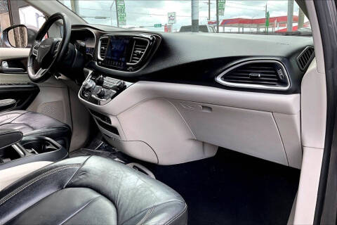 2017 Chrysler Pacifica Touring-L