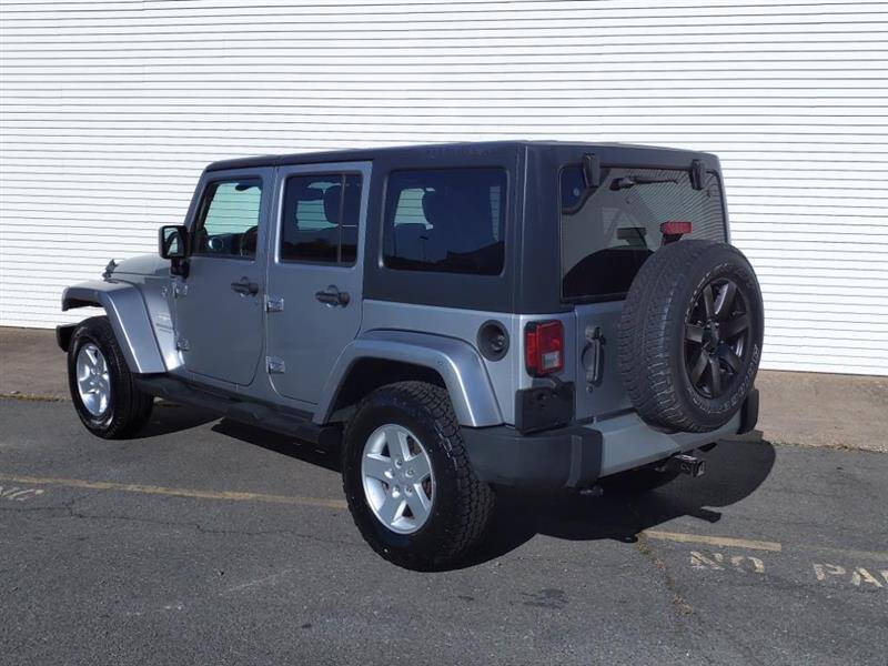 2013 Jeep Wrangler Unlimited Sahara photo 6