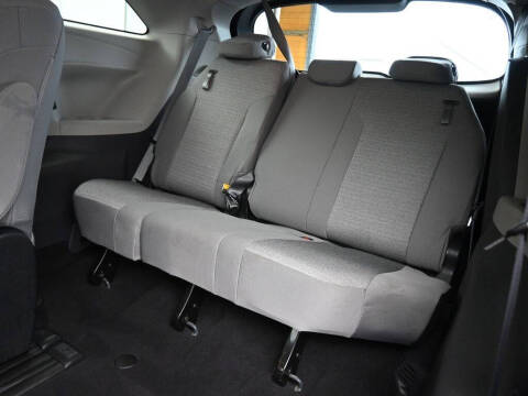 2022 Toyota Sienna LE 8-Passenger