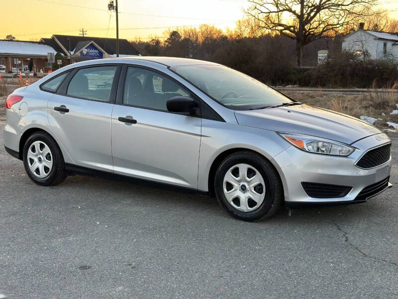 2015 Ford Focus for sale at ECONO AUTO INC in Spotsylvania VA