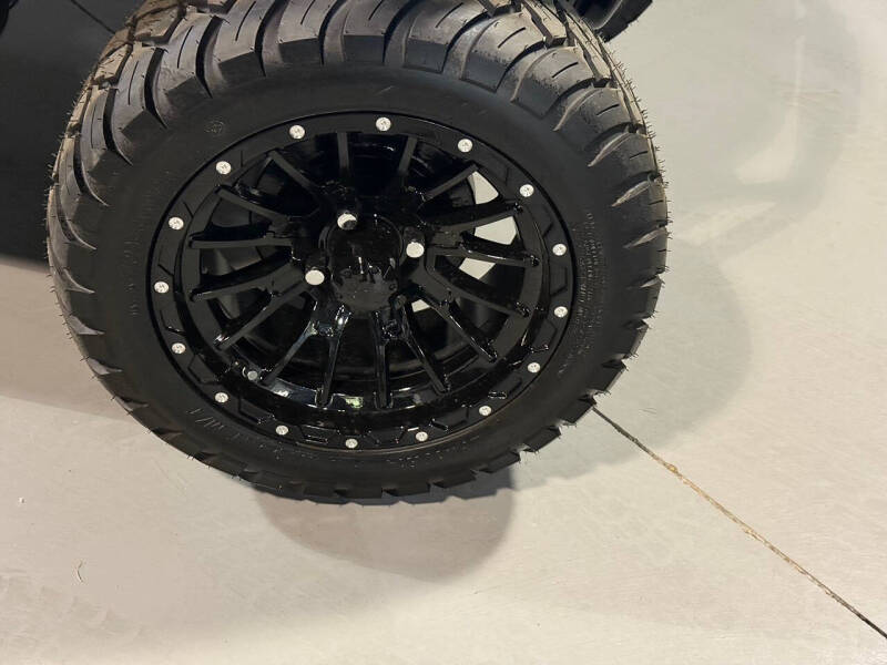 2025 E-Z-GO Express L6