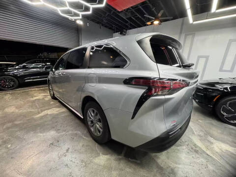 2021 Toyota Sienna LE 8-Passenger