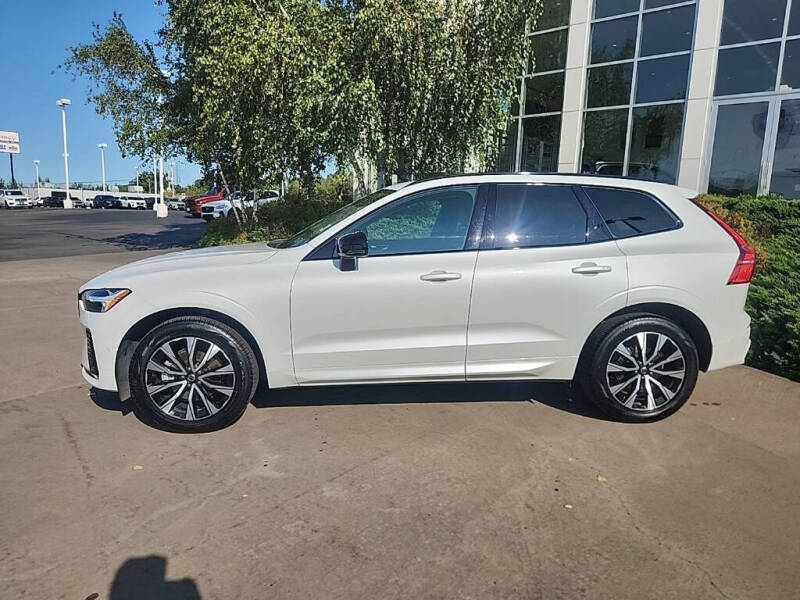 2025 Volvo XC60 B5 Plus Dark Theme