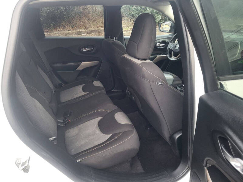 2017 Jeep Cherokee Sport