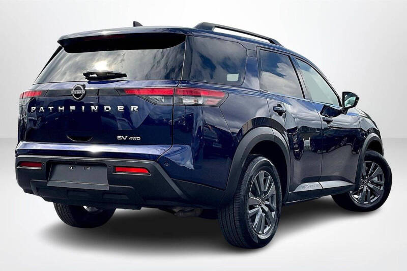 2023 Nissan Pathfinder SV