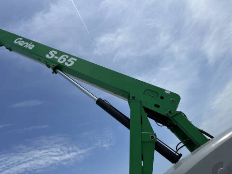 2016 Genie 65' Manlift