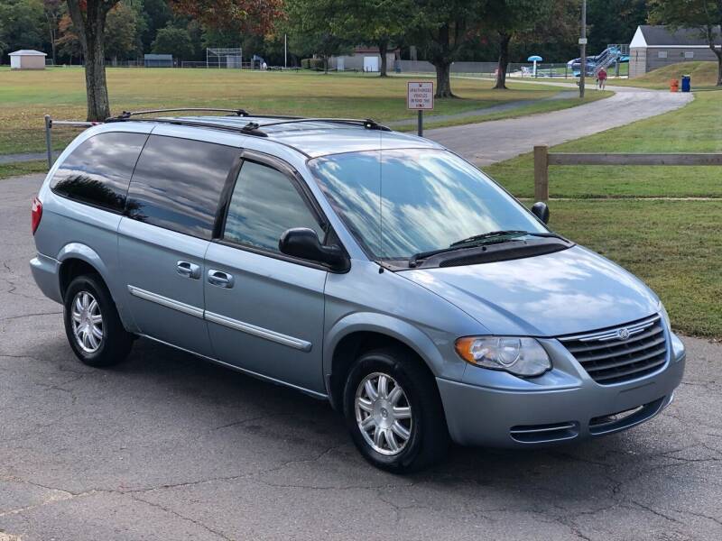 2005 Chrysler Town and Country for sale at Choice Motor Car in Plainville CT