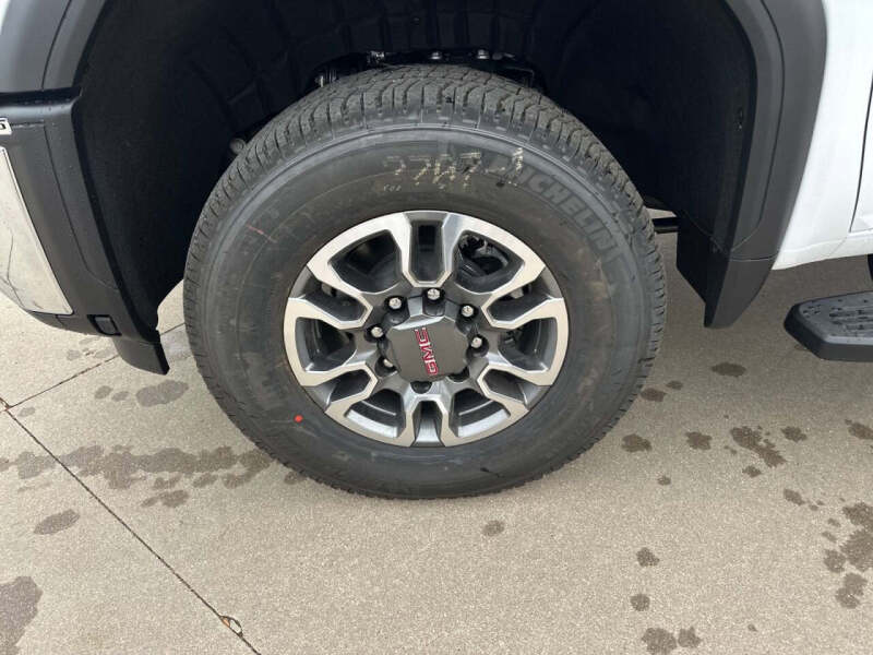 2026 GMC Sierra 3500HD SLE - Photo 17