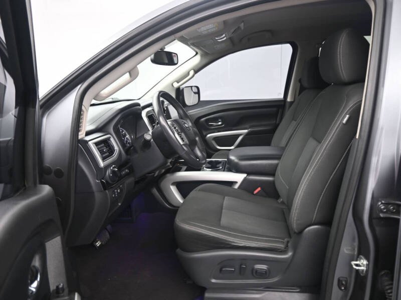 2017 Nissan Titan