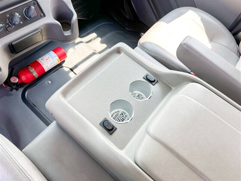 2006 Freightliner M2 106