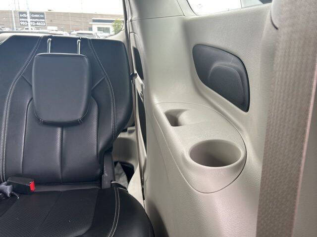 2024 Chrysler Pacifica Touring L - Photo 46