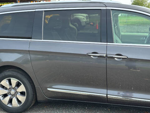 2017 Chrysler Pacifica Hybrid Platinum