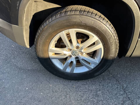 2012 Volkswagen Tiguan LE