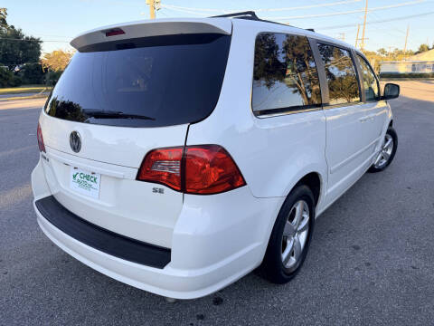 2011 Volkswagen Routan SE