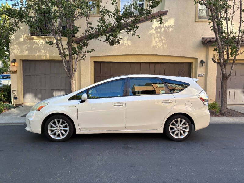 2012 Toyota Prius v Five