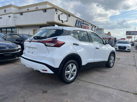 2023 Nissan Kicks S