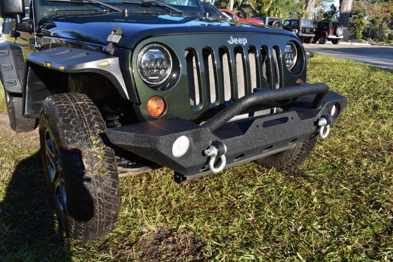 2011 Jeep Wrangler null photo 37