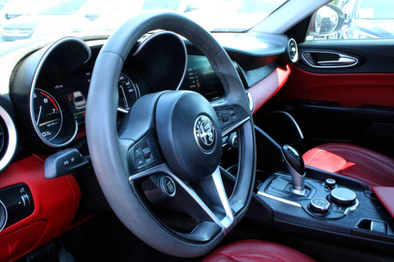 2019 Alfa Romeo Giulia Sport